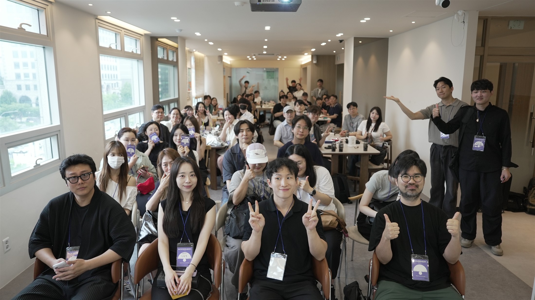 모임을 마치고 함께 기념사진을 남긴 G275 참가자들